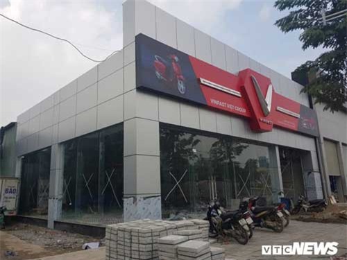 Cận cảnh đại lý xe VinFast đầu tiên tại Hà Nội