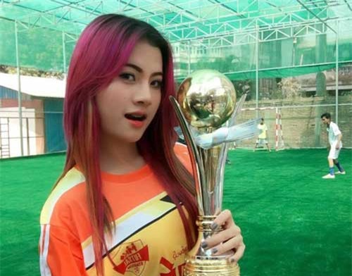 Ngắm nữ CĐV Myanmar đẹp như "thiên thần"