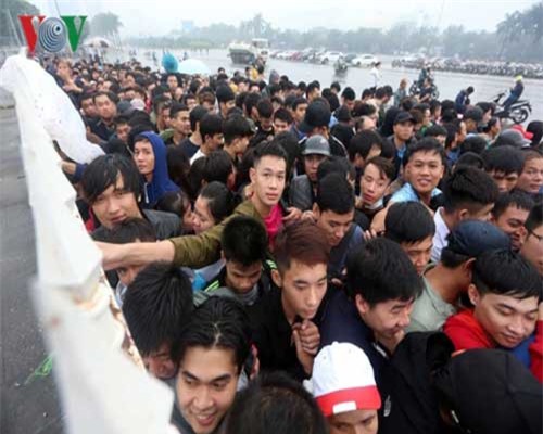 Sốt vé ĐT Việt Nam tại AFF Cup 2018: Tình yêu hay tâm lý số đông?