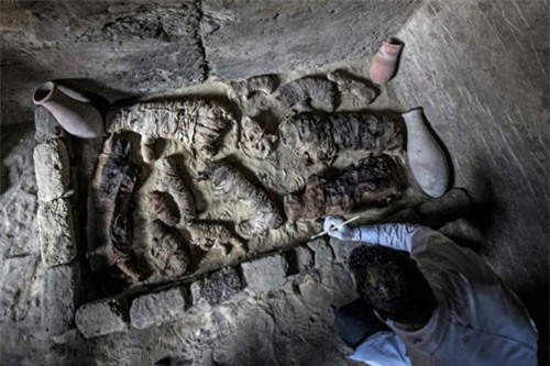 Phát hiện hàng chục xác ướp mèo trong ngôi mộ cổ ở Ai Cập