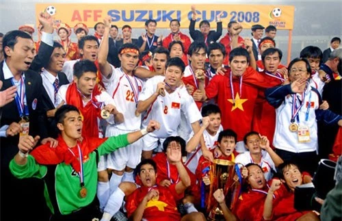 Thành tích lịch sử của bóng đá Việt Nam ở AFF Cup 2008. Ảnh: Hoàng Hà.