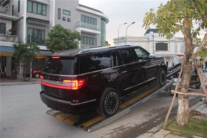 Dai gia Ha Tinh tau xe sang Lincoln Navigator gan 10 ty-Hinh-2