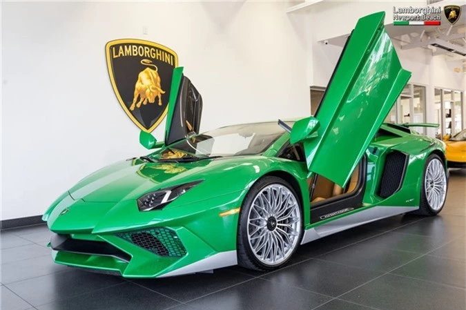 Lamborghini Aventador SV ban dac biet voi mau son doc dao 