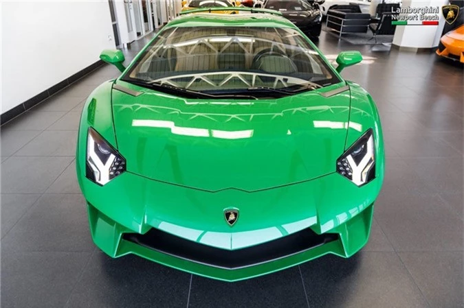 Lamborghini Aventador SV ban dac biet voi mau son doc dao 