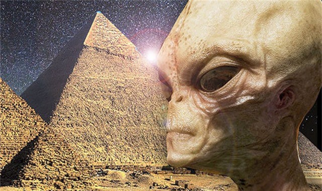  Liệu người ngoài hành tinh có phải là “đơn vị thi công” cho những Kim tự tháp ở Ai Cập? 