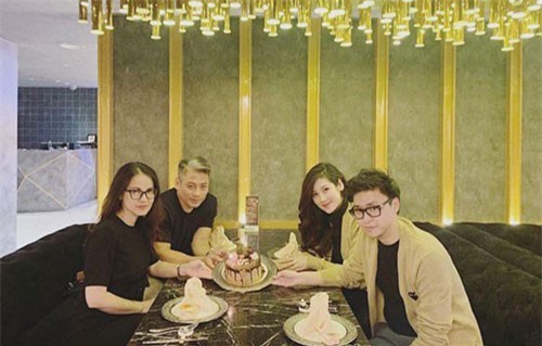 Á hậu Tú Anh lần đầu đăng ảnh cận mặt ông xã sau gần 4 tháng kết hôn