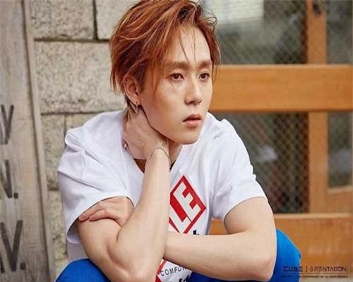 Bạn trai Hyuna, E'Dawn, chính thức rời nhóm Pentagon sau hơn 3 tháng kể từ khi nổ ra scandal hẹn hò.