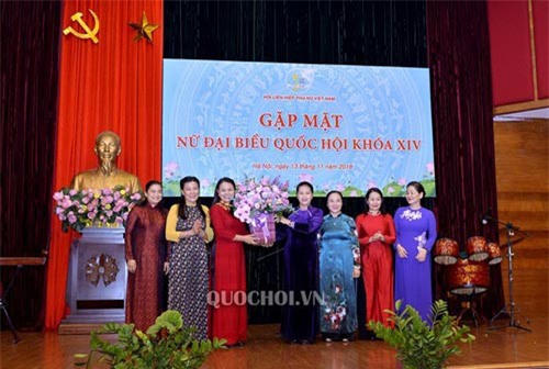 Chủ tịch Quốc hội gặp mặt nữ đại biểu Quốc hội khóa 14