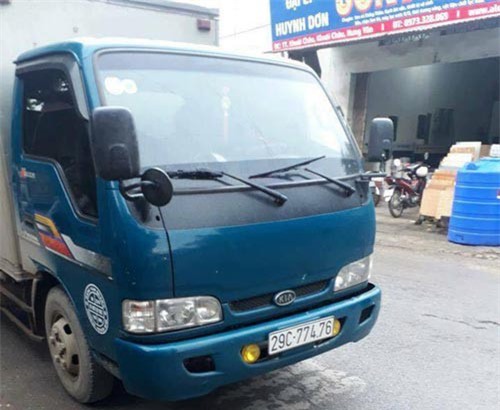 Truy đuổi, dùng gạch đập vào đầu lái xe tải vì... cán chết 1 con gà