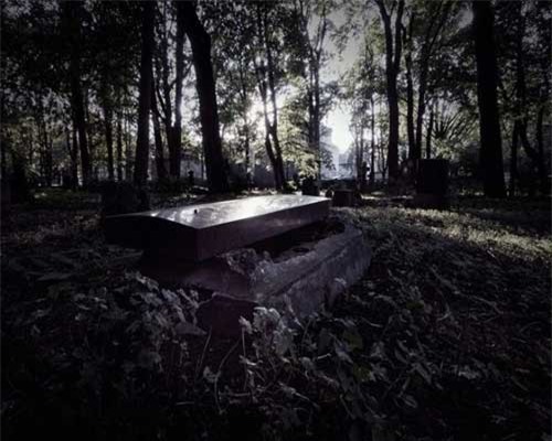 "Lạnh sống lưng" trước những trường hợp thức dậy trong quan tài