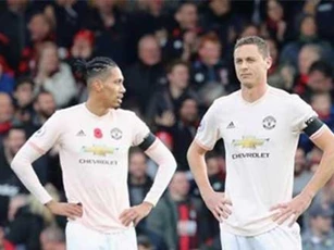 Sao MU “chống lại” truyền thống nước Anh