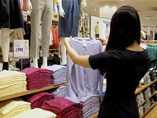 Cặp đôi ăn cắp quần áo tại hàng chục cửa hàng để bán lấy tiền đi du lịch