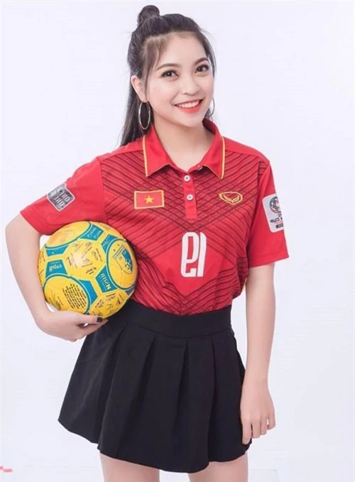 Kể từ sau VCK U23 châu Á 2018, tên tuổi Quang Hải được đẩy lên tầm cao mới. Và cái tên Nhật Lê cũng được nhiều người biết đến hơn. 