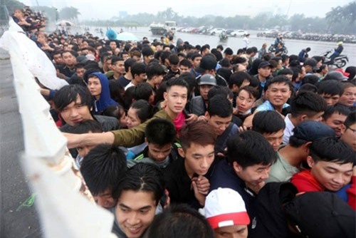 Sốt vé ĐT Việt Nam tại AFF Cup 2018: Tình yêu hay tâm lý số đông?