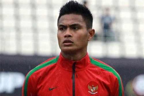 Trung vệ: Fachrudin Aryanto (Indonesia).