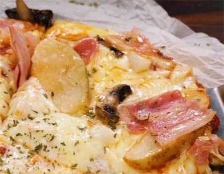 Clip: Không cần lò nướng vẫn làm pizza khoai tây ngon 'ngất ngây' theo cách này