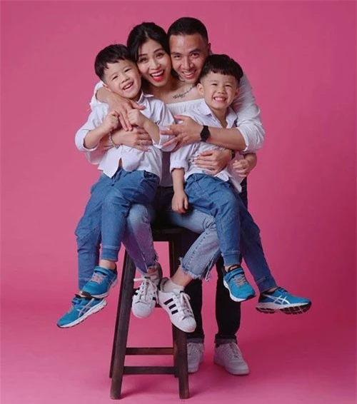 Mạnh Hùng rất yêu thương 2 con của Hoàng Linh.