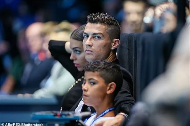 Phát hoảng: Ronaldo 15 phút “đốt” hơn 800 triệu đồng chiều mỹ nhân - 2