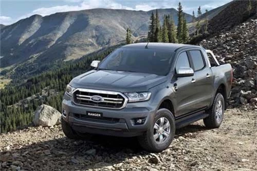 Ford Ranger bản 2 cầu số tự động tầm trung đầu tiên về Việt Nam, giá 779 triệu đồng. Hai phiên bản XLT của Ford Ranger bản nâng cấp mới được đại lý tiết lộ giá từ 754-779 triệu đồng, giao xe trong tháng 12. (CHI TIẾT)