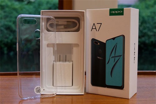 Clip mở hộp Oppo A7: Camera kép, pin ‘trâu’, giá 5,99 triệu