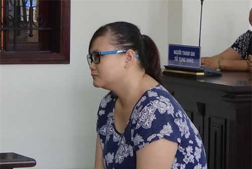 Bảo mẫu dùng dép đánh trẻ ở Sài Gòn