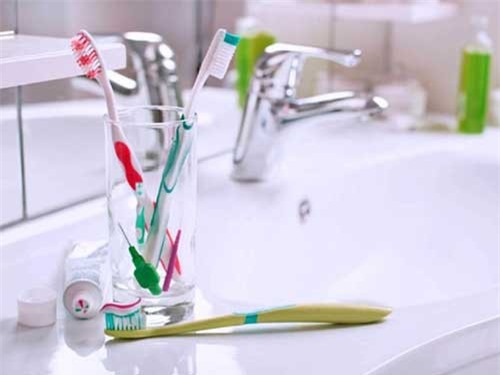 5 thói quen xấu đang làm hư răng mà nhiều người không biết