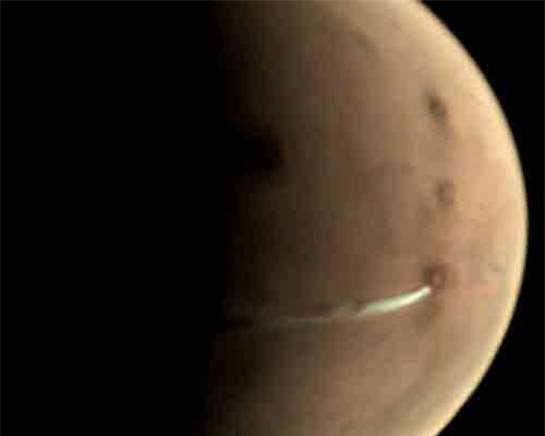 Bí ẩn khối mây phi tiêu kỳ lạ trên sao Hỏa