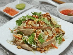 Clip: 'Gây nghiện' với món gỏi gà hấp mắm nhĩ