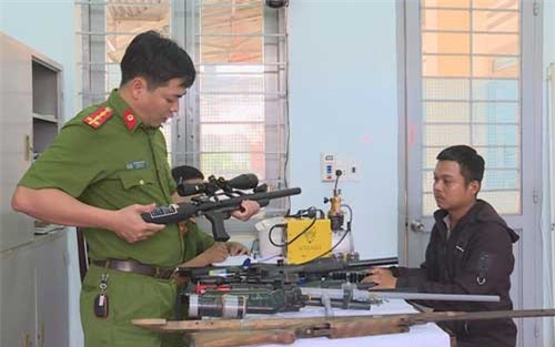 Đắk Lắk: Bắt giữ đối tượng chế tạo nhiều khẩu súng từ việc học trên mạng