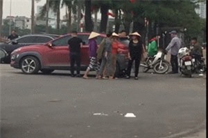 Clip: Giá vé trận Việt Nam gặp Malaysia tăng chóng mặt