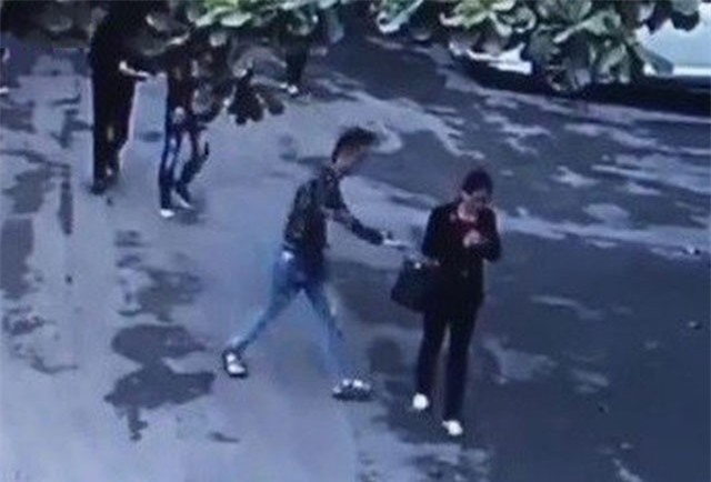 Hà Nội: Trắng trợn cướp hồ sơ đấu giá tại trụ sở UBND huyện