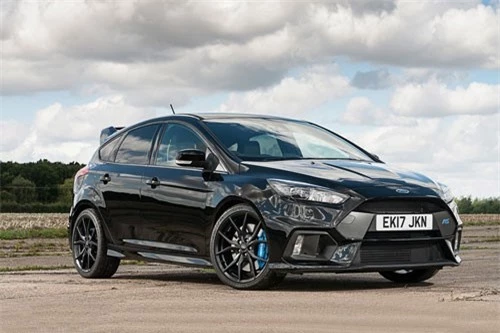 4. Ford Focus RS 2018 (thời gian tăng tốc từ 0-100 km/h: 4,7 giây).