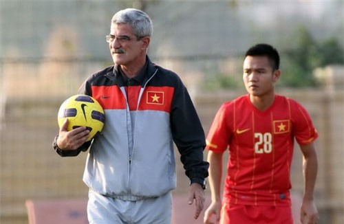 HLV Calisto: 'Mong ĐT Việt Nam thắng Malaysia để rửa hận cho tôi'