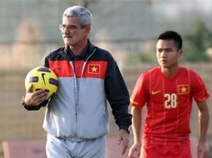 HLV Calisto: 'Mong ĐT Việt Nam thắng Malaysia để rửa hận cho tôi'