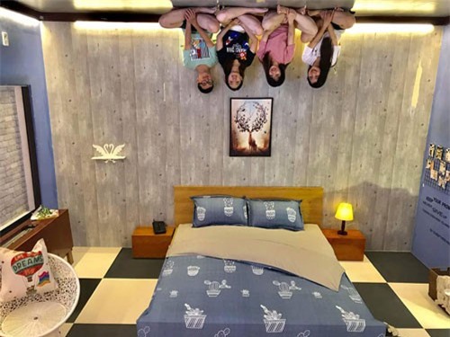 Giới trẻ rộn ràng check-in ngôi nhà úp ngược độc đáo ở Vũng Tàu