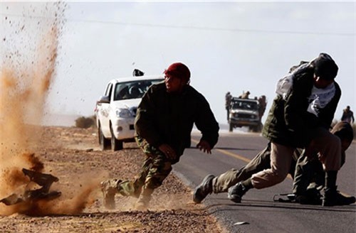 Thất thủ ở Syria, IS cố sống cố chết tháo chạy sang Iraq