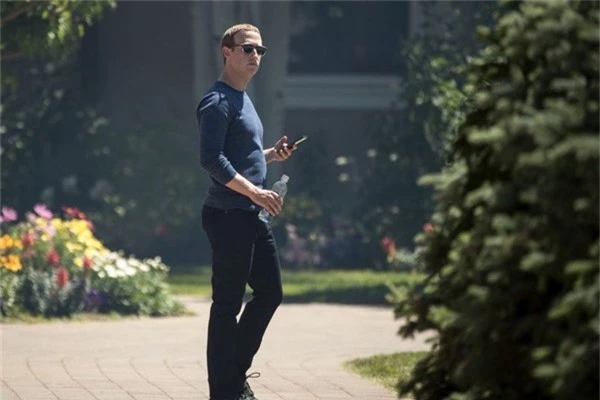 CEO Facebook buộc nhân viên phải sử dụng smartphone Android vì “giận dỗi” Apple?