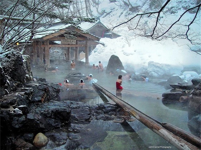 Tắm Onsen ở Hokkaido mùa đông vô cùng thú vị