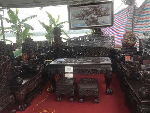 Bỏ 1 triệu USD mua 4 bộ bàn ghế: Thương lái Tàu càn quét hàng độc trên đất Việt