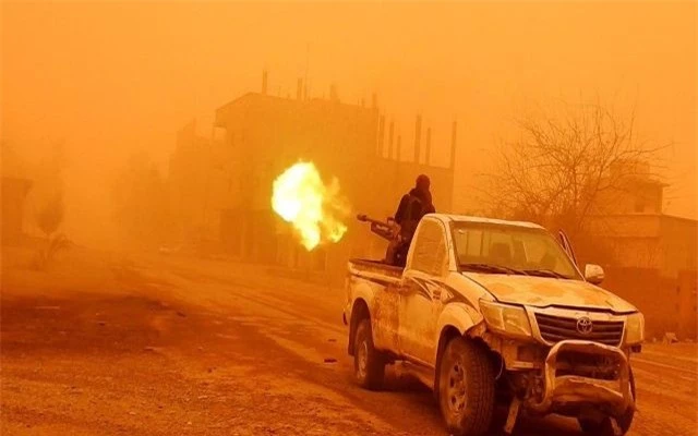 Phiến quân lợi dụng sương mù dày đặc để tấn công quân đội Syria, gây thương vong nặng nề