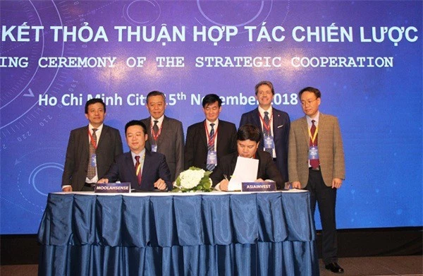 Lễ ký Thỏa thuận hợp tác giữa Tập đoàn AsiaInvest và MoolahSense phát triển nền tảng cho vay kỹ thuật số hỗ trợ doanh nghiệp nhỏ và vừa (SME) Việt Nam