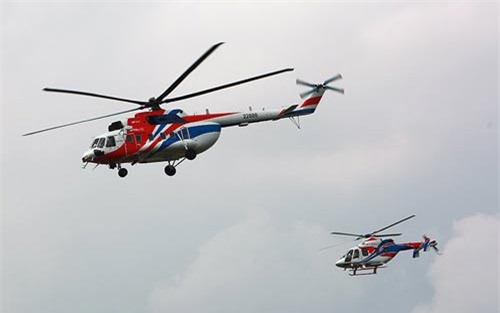 Hai trực thăng Nga trình diễn ấn tượng trên bầu trời Hà Nội