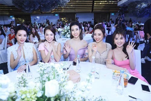 Ngọc Trinh, Giáng My cùng dàn sao chưng diện trên thảm đỏ