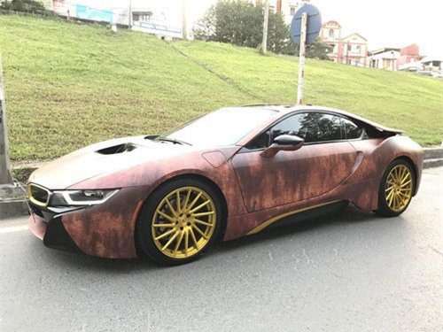 Siêu xe BMW i8 gỉ sét mang vành vàng độc nhất Việt Nam
