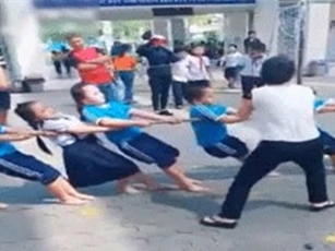 Clip: Cô giáo cổ vũ học sinh kéo co 'gây sốt' cộng đồng mạng