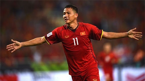 Sút trượt thành kiến tạo, Anh Đức được ví với... Ronaldo