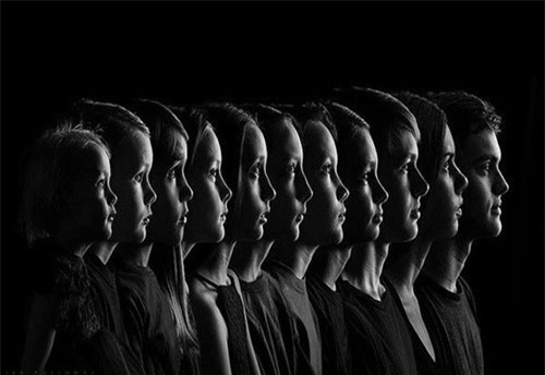 Bà mẹ bỉm sữa ngày nào cũng chụp ảnh 11 đứa con, nhìn vào album ảnh của gia đình họ mới ngỡ ngàng