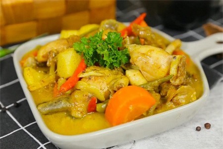 Clip: Cà ri ếch thơm ngon nóng hổi cho ngày mưa lạnh