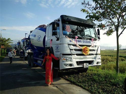Nhà trai đến xin dâu bằng dàn xe trộn bê tông gây xôn xao đất Mỏ