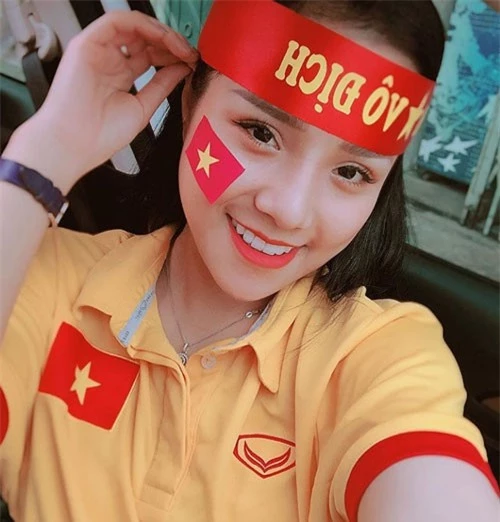 Cô là fan cuồng của ĐT Việt Nam.